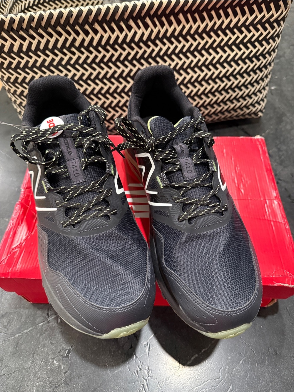 New Balance Men's Black and Gray Athletic Running Shoes